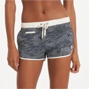 Vuori Tavi Print Shorts Midnight Vintage Ocean women’s board shorts